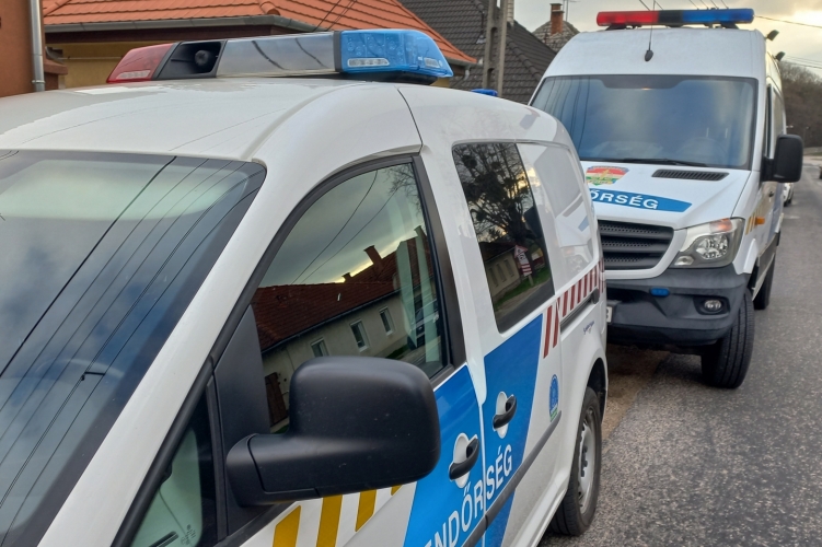 Újságírókra támadt K. Endre „családi barátja” Bicskén
