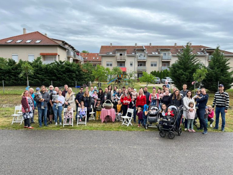IV. Újszülöttek Ligete Kozármislenyben a szeretet, a gondoskodás és a zöld gondolatok jegyében
