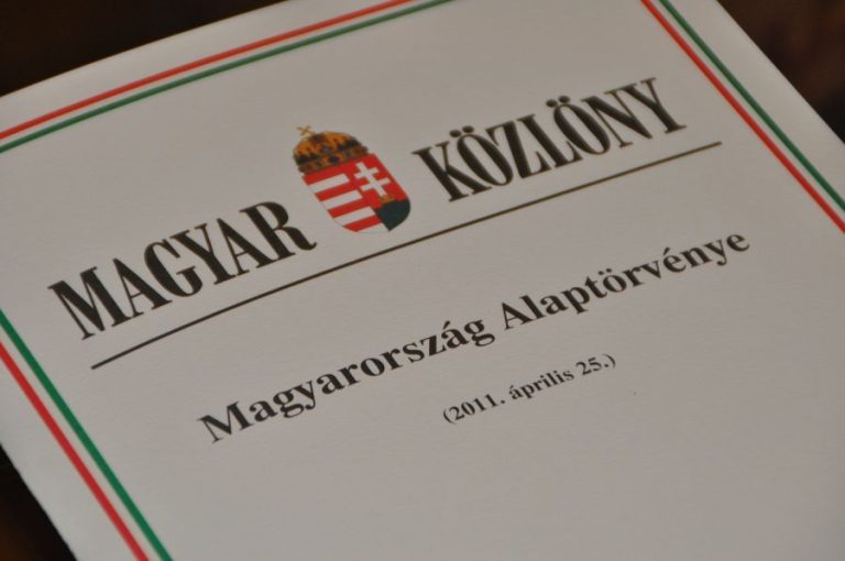 A Parlament elfogadta a gránitszilárdságú alaptörvény tizedik módosítását