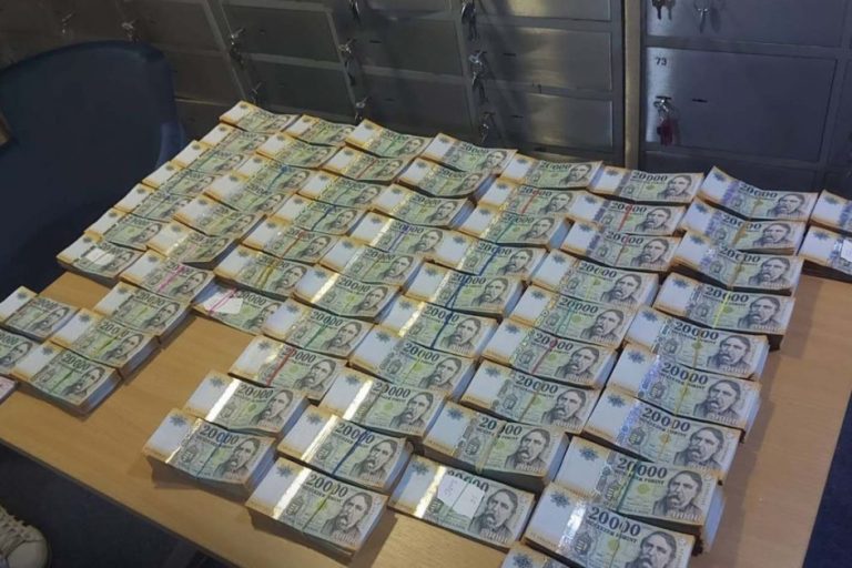 Veszélyben a bankszámlája, intézkedjen! – mondattal 30 milliót csaltak ki