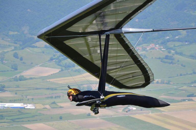 Sárkányrepülő miatt riasztották a Gripeneket