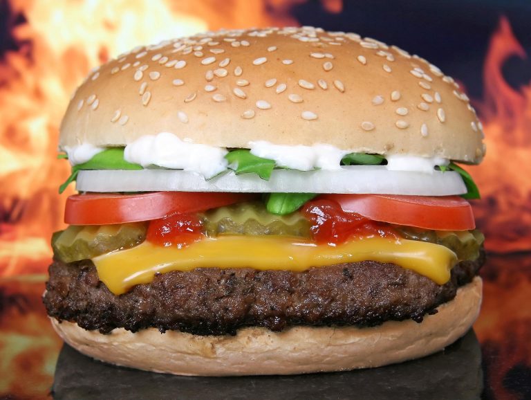 Új logóval nyitnak meg az egykor a McDonald’s-lánchoz tartozó éttermek Oroszországban