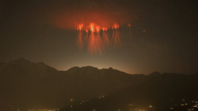 Nem, ez nem photoshop, valaki ezt fotózta le tegnap este
