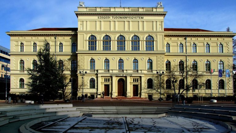 Jelentősen csökkenti a hallgatói terheket a Szegedi Tudományegyetem – itt a követendő példa a PTE előtt?