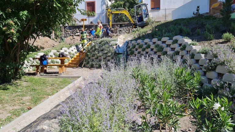 Vízelvezető rendszert építenek a pécsi Hamerli parkban