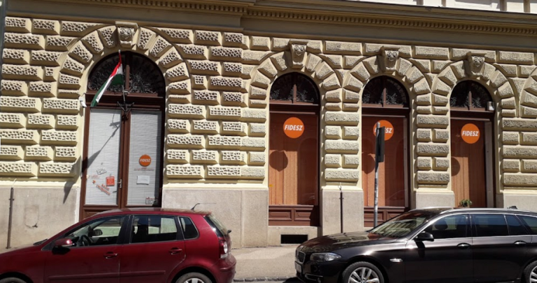 Molotov koktéllal gyújtották fel a szegedi Fidesz irodáját