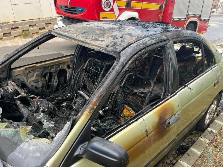 Galéria: kiégett egy autó Pécsett