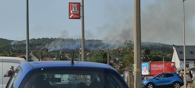 Újra felcsaptak a lángok