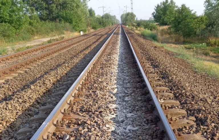 Délelőtt szembement egymással két vonat, délután pedig lerobbant egy másik