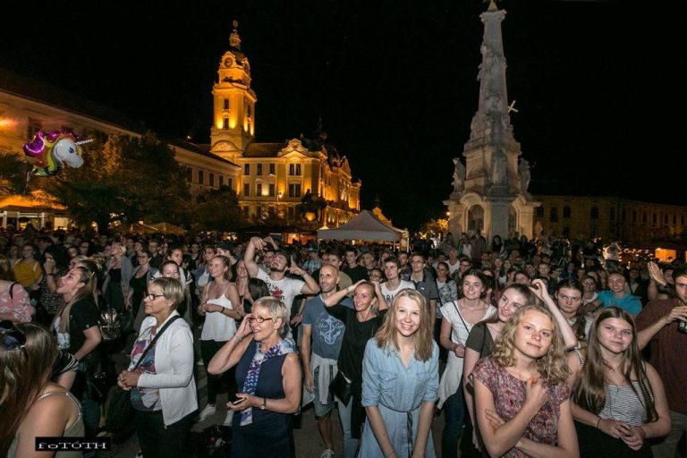 Koncertek, összművészeti események és széles gasztrokínálat a Pécsi Napokon