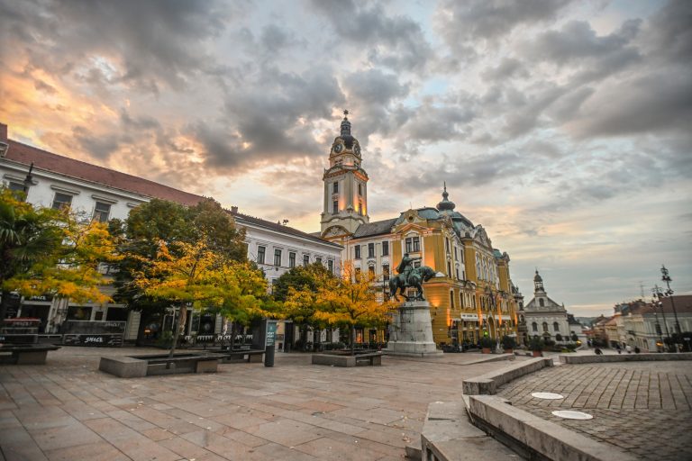 Ma este Pécsett is tüntetni fognak a diákok a pedagógusokért és az oktatásért