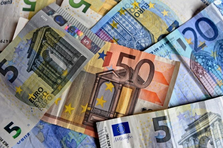 Újra 400 forint fölé került az euró