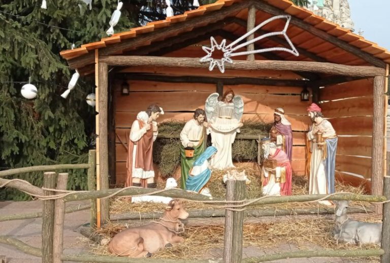 Pécsen ma szállást keres a Szent Család