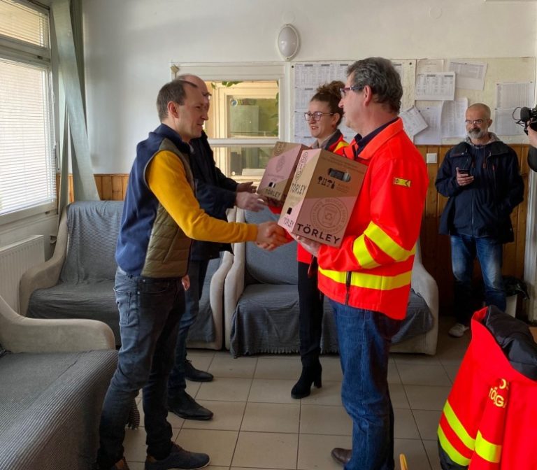 Az egész éves szolgálatot köszönte meg a megyei elnök a mentősöknek