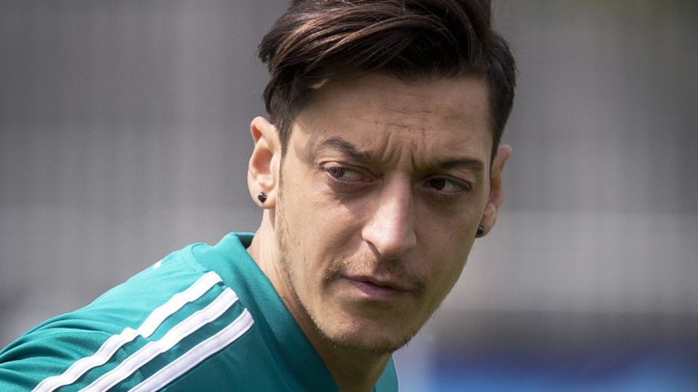 34 évesen visszavonul Mesut Özil