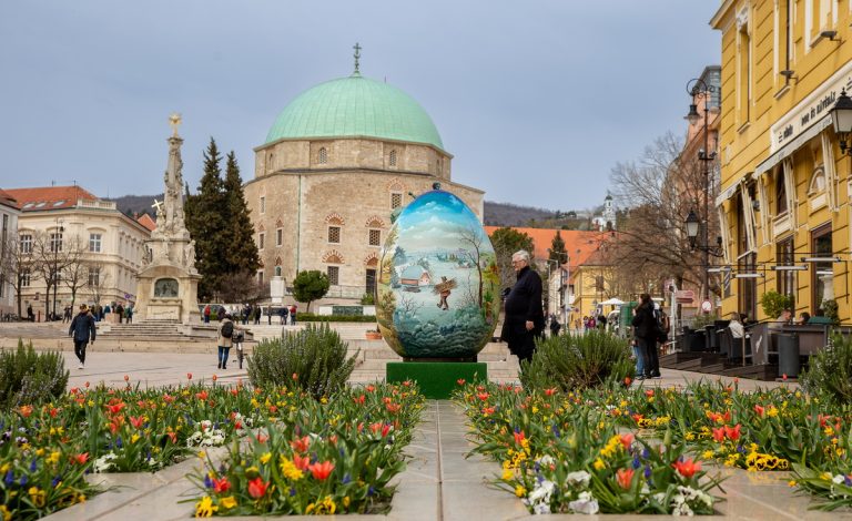 Pécs már húsvéti lázban ég – fotók a dekorációról