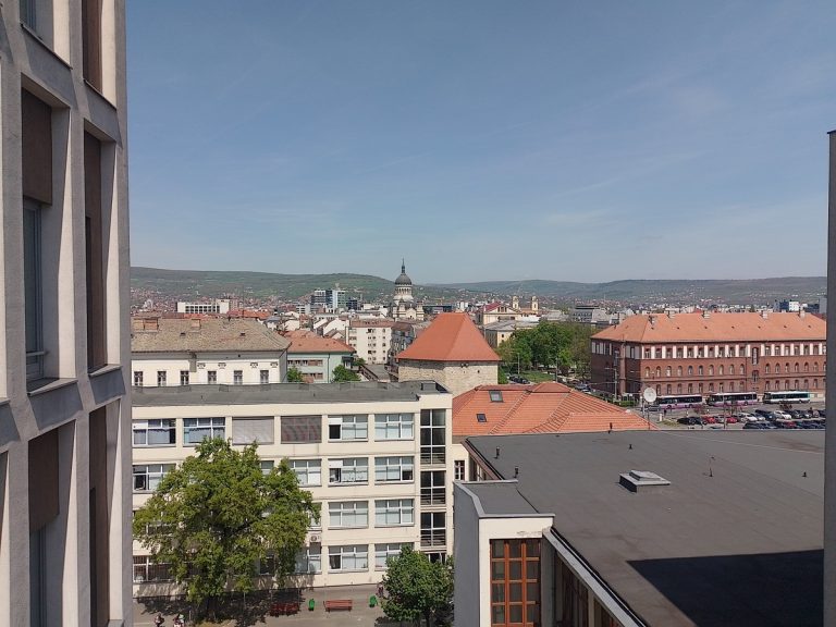 Azonosította és őrizetbe vette a rendőrség a kolozsvári magyar fiatalt bántalmazó férfit