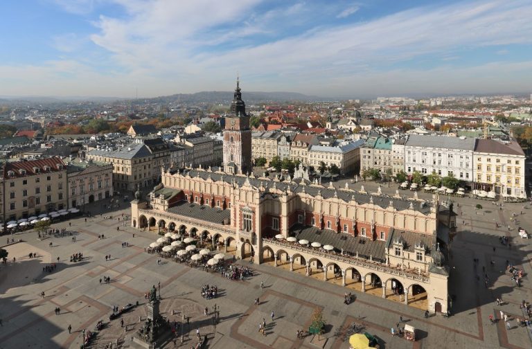 Krakkóban majdnem kétszázezerrel többet lehet keresni, mint Budapesten