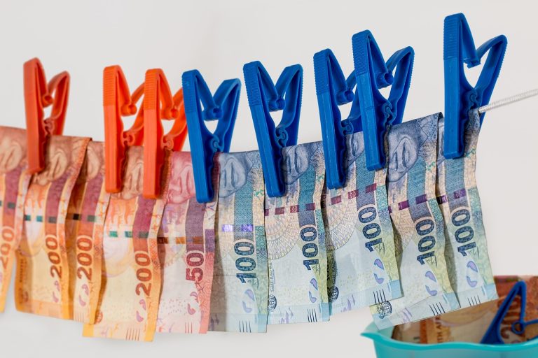 KSH: júliusban a bruttó átlagkereset 636 700 forint volt, 13,9 százalékkal meghaladta az egy évvel korábbit