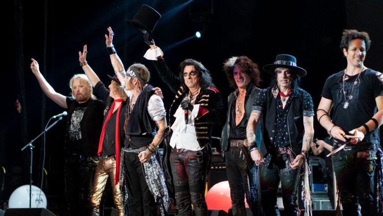 Kiütötte magát Johnny Depp, ezért maradt el a koncert?