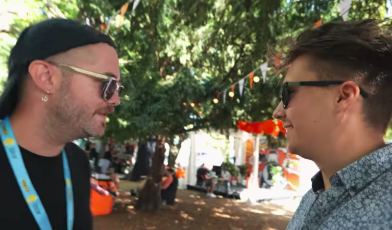 Biztonsági őrt hívtak a Pécsi Stop riporterére, miután kérdezni mert Trombitás Kristóftól
