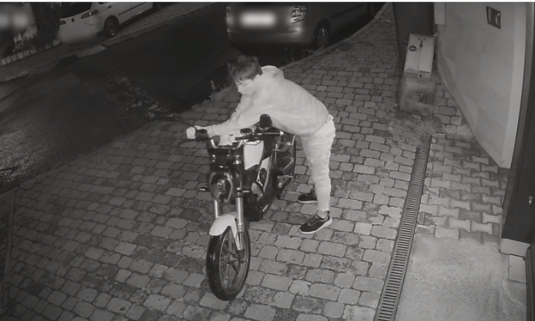 Pécsi motortolvajt keres a rendőrség – videó!