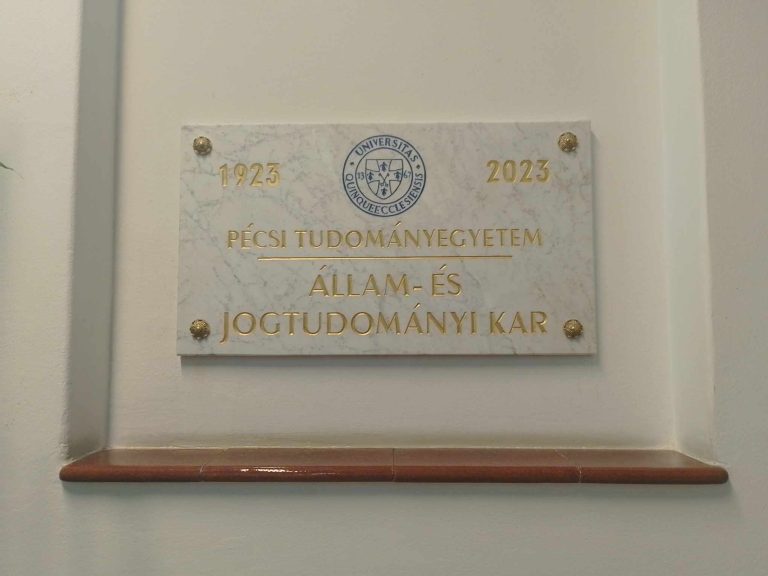 Emléktáblát avattak a Jogi Kar 100. évfordulója alkalmából
