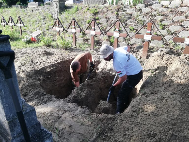 Második világháborús hősi halottakat exhumáltak Mogyoródon