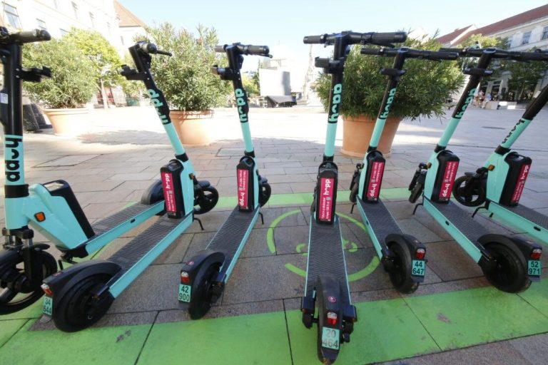 Ittas elektromos rollereseket tiltottak el minden jármű vezetésétől