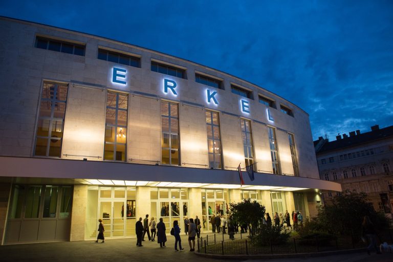 A János vitéz című darabbal tér vissza az Opera az Erkel Színházba
