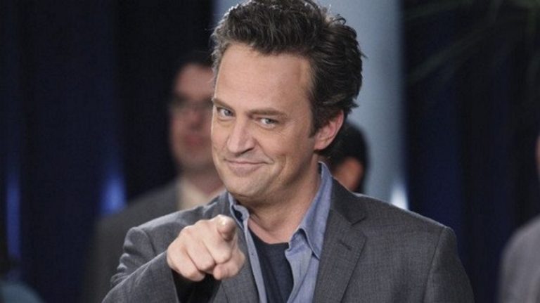 Elhunyt Matthew Perry, a Jóbarátok sztárja