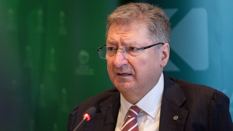 Válik Parragh László