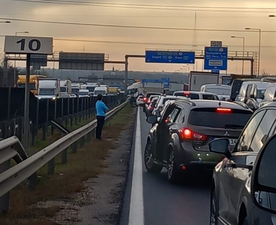 Három kamion ütközött az M0 autóút déli szektorában