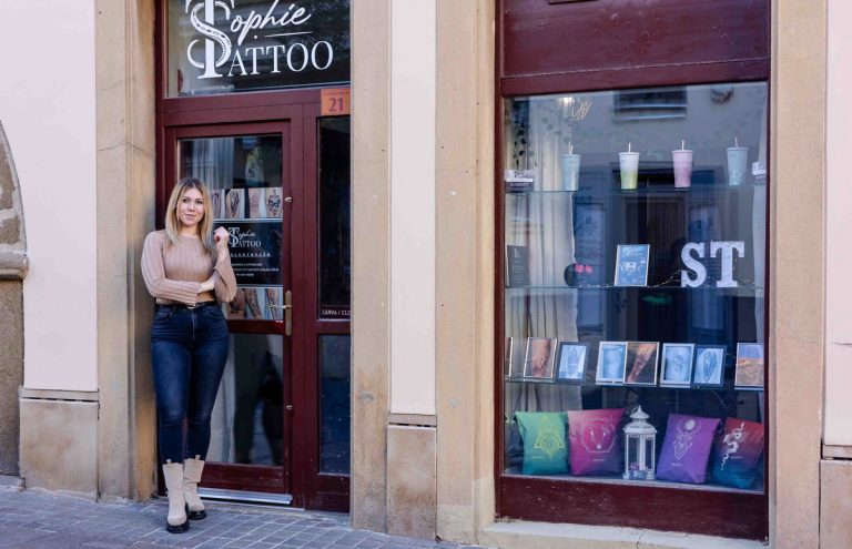 „Ma már ez divat, illetve az önkifejezés egy módja” – interjú Rajkai Zsófia tetoválóművésszel