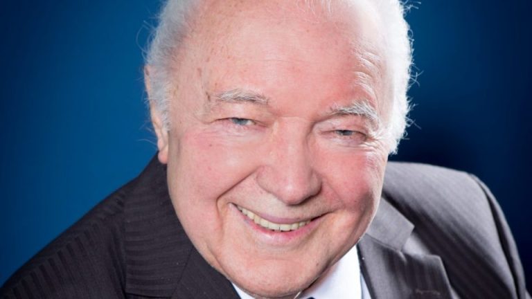 Ma 90 éves Láng József