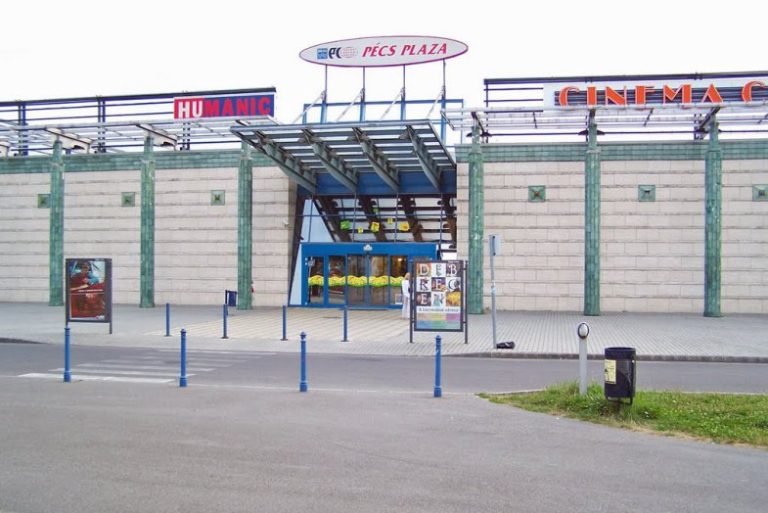 Eltűnnek a kisboltok a Pécs Plazából, multik költöznek a helyükre