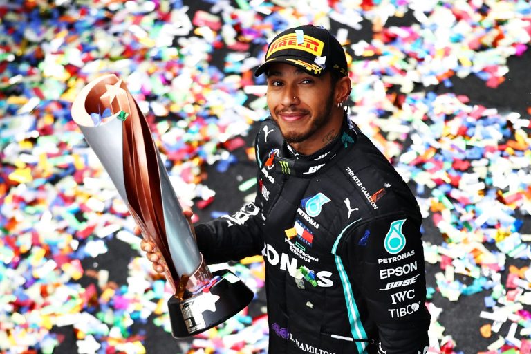2.5 év után újra az élen: Lewis Hamilton nyerte a Brit Nagydíjat!
