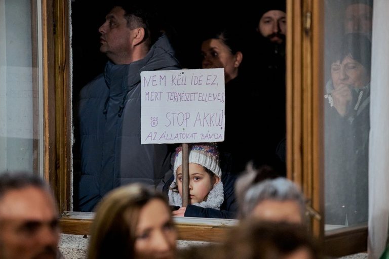 Kiemelt beruházássá teszi a kormány a sóskúti akkumulátor-feldolgozót