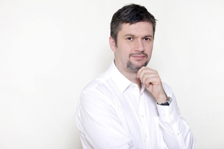 Bácsszőlősön az orvosi szolgálati lakásban a polgármester lakik