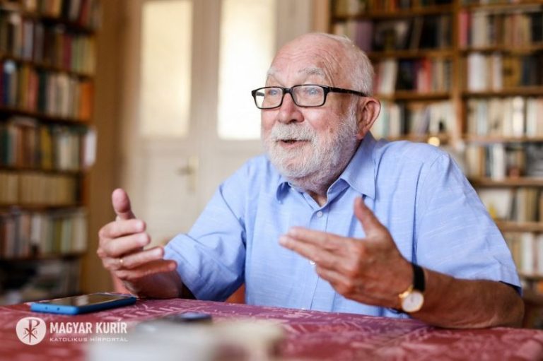 Elhunyt Kelemen János filozófus, az MTA rendes tagja