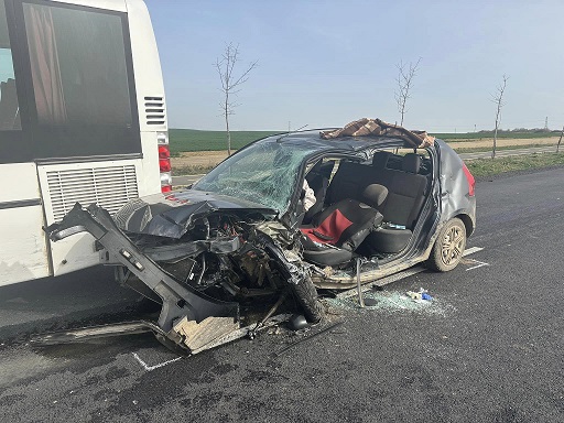 Totálkárosra tört a két autó a belvárdgyulai balesetben