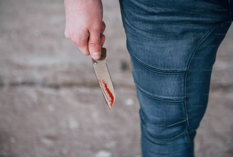 Részeg veszekedés után szúrta le párját egy német nő Baranyában