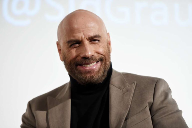 70 éves John Travolta