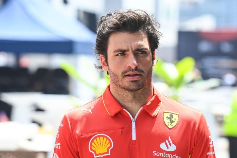 Carlos Sainz Jr. műtét miatt kihagyja a szaúdi versenyhétvégét