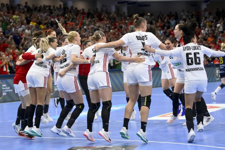 Nagy különbségű győzelemmel jutott ki az olimpiára a női kézilabda válogatott