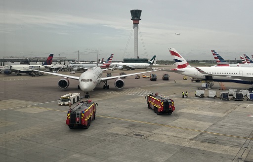 Összeütközött két gép a londoni Heathrow repülőtéren
