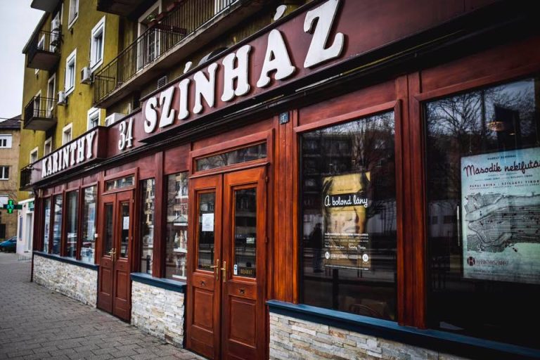Nyáron két fesztivállal várja a közönséget a Karinthy Színház