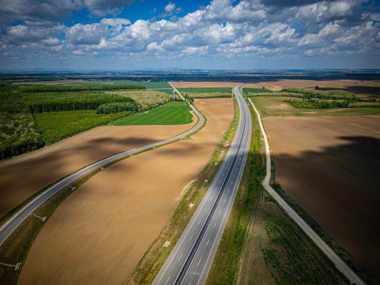 Forgalomba helyezték az M6-os Bóly és Lippó közötti szakaszát