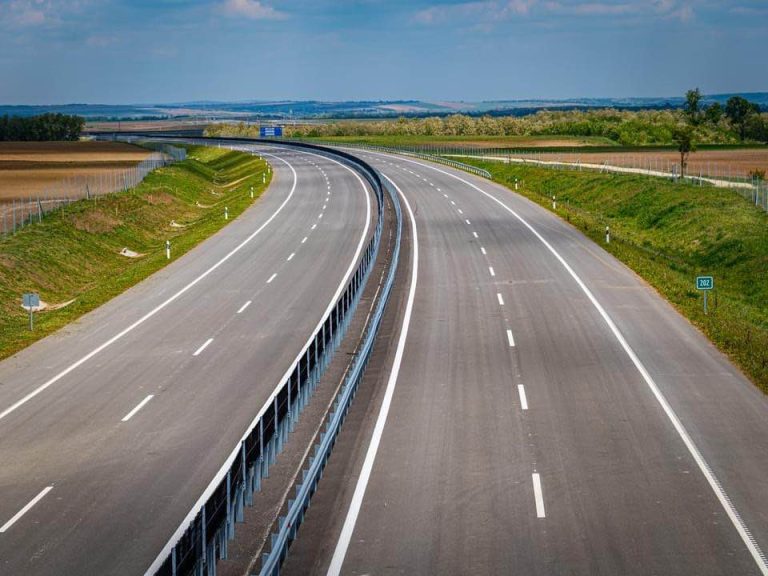 Több jármű karambolozott az M5-ösön Ócsánál