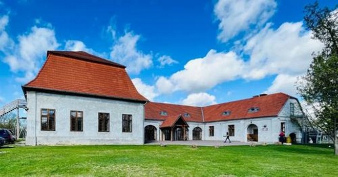 A szedresi gyermekotthon karbantartója pénzzel, cigivel csalogatta a lakására gyerekeket